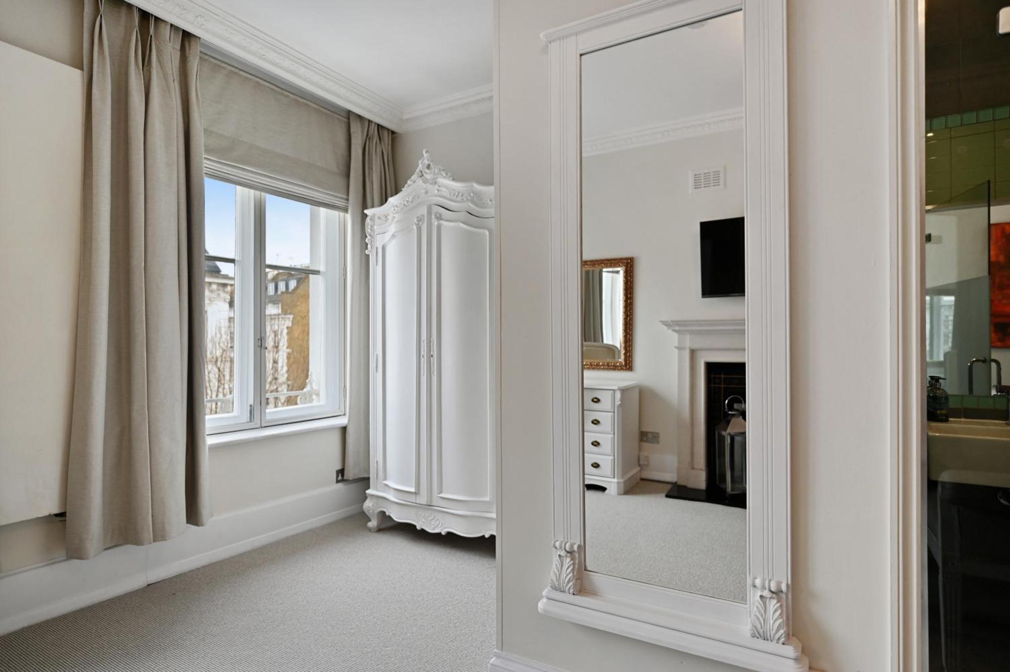 Beautiful 2 King Size Beds 2 Bath- Sleeps 5 In Earls Court Apartment Londra Exterior foto
